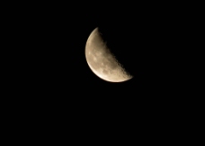 月球表面下弦月图片
