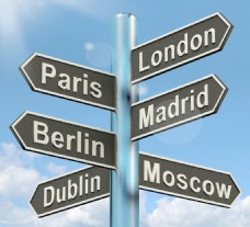 欧洲游巴黎伦敦马德里柏林路标显示欧洲旅游目的地