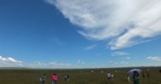 草原上的云图片