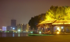 湖畔夜景图片