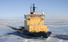 破冰船与北极风光图片